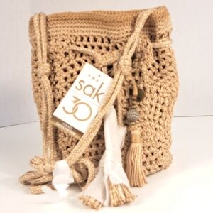 The Sak Sayulita Crochet Bucket Bag NWOT Bamboo Tan Shimmer Lined